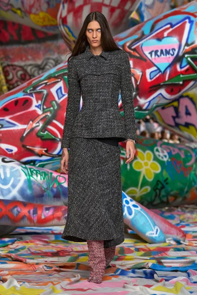 Look 8